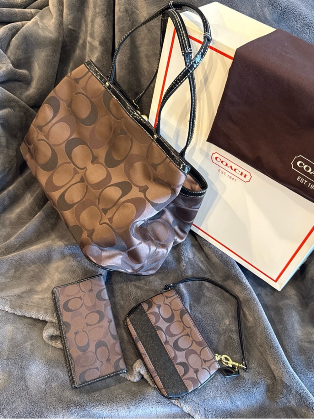 Coach Brown Tote w/ Matching Wristlet **Added wallet wristlet clean!* - Picture 3 of 9